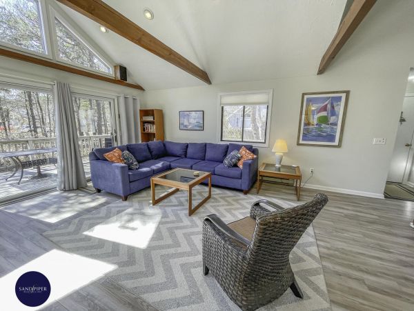 Cape Cod Home 994770