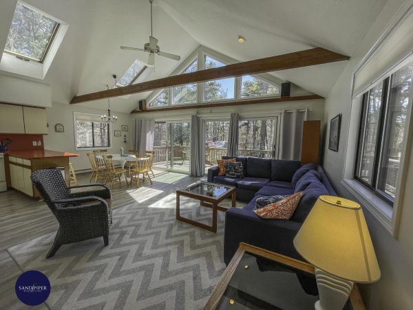Cape Cod Home 994770