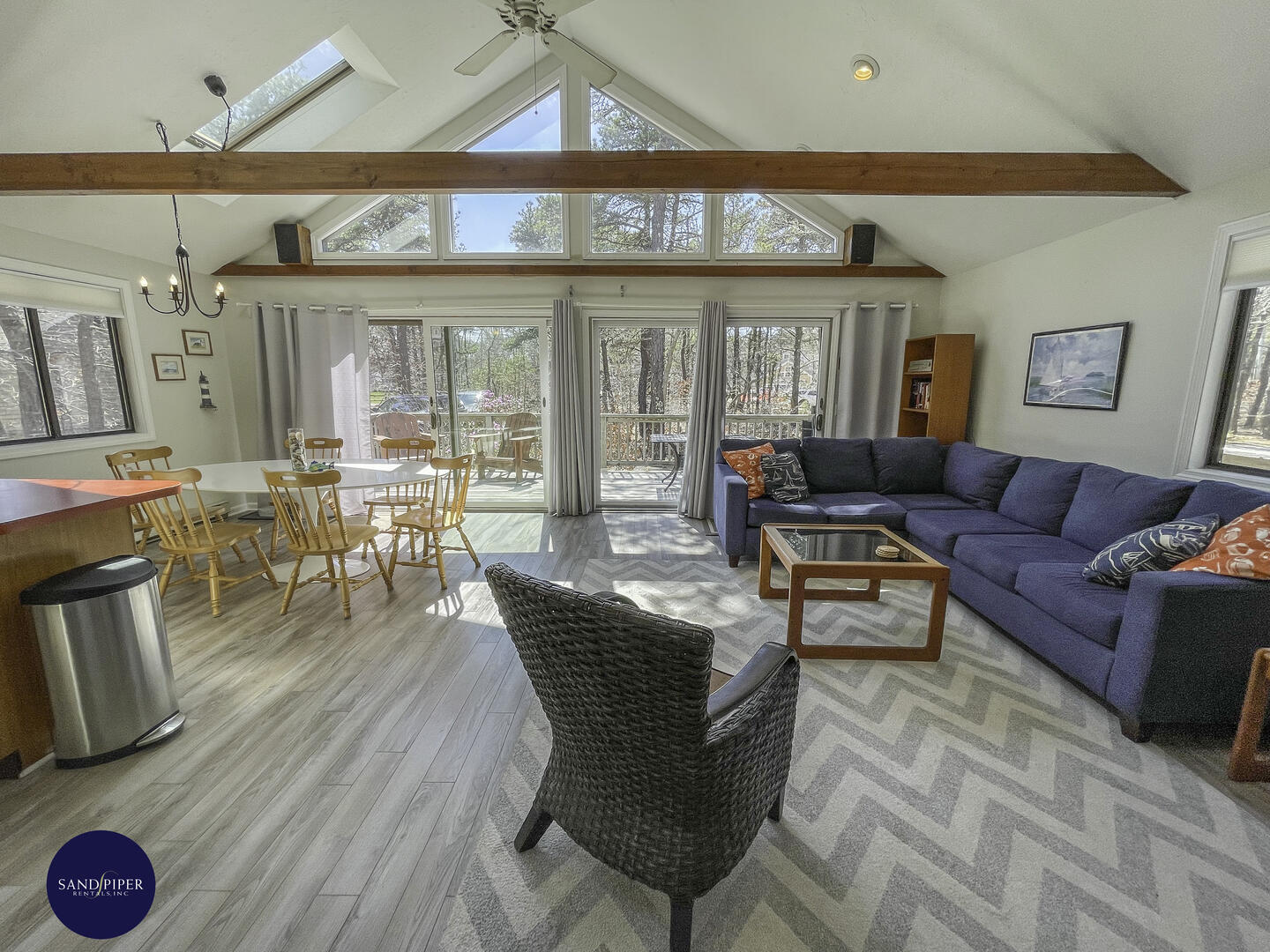 Cape Cod Home 994770