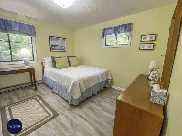 Cape Cod Home 994770