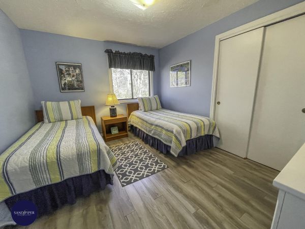 Cape Cod Home 994770