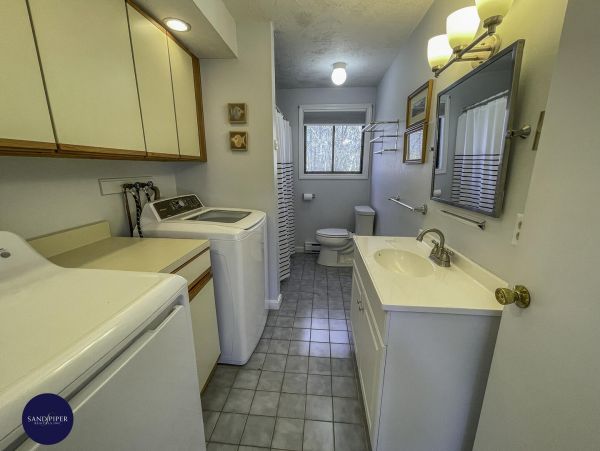 Cape Cod Home 994770