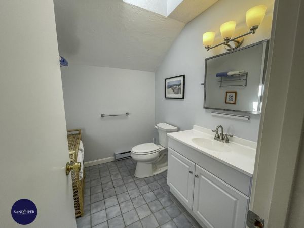 Cape Cod Home 994770