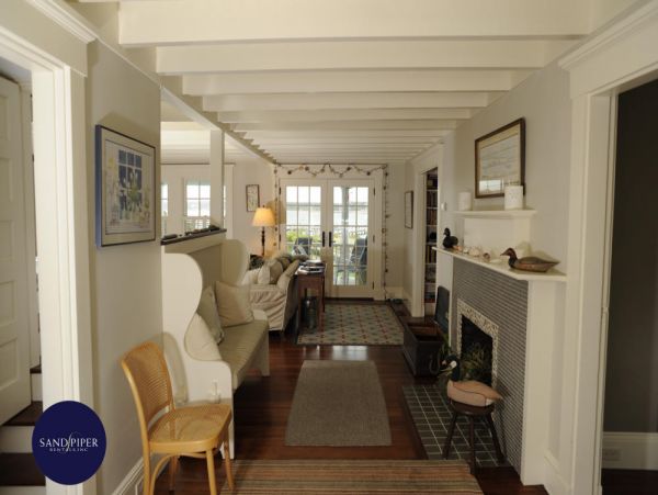Cape Cod Home 994771