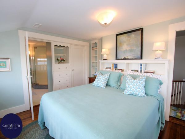 Cape Cod Home 994771