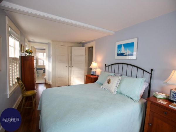 Cape Cod Home 994771