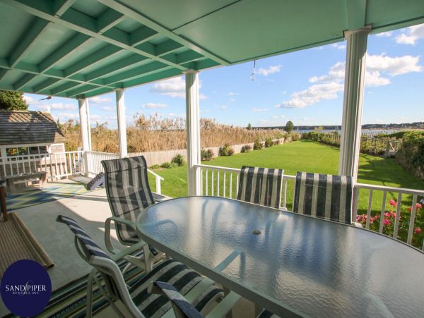 Cape Cod Home 994771