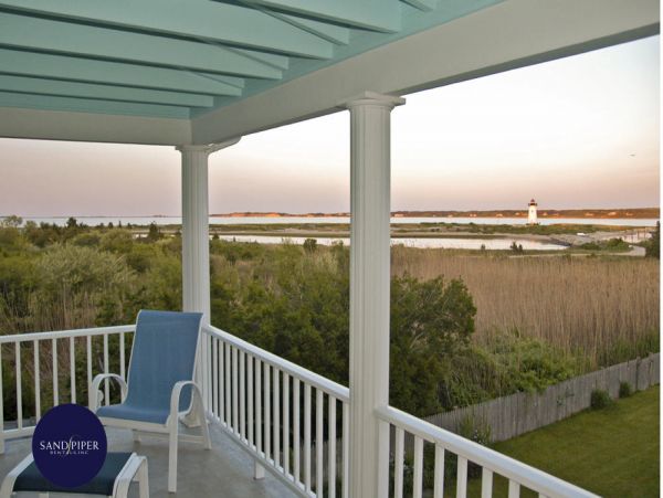 Cape Cod Home 994771