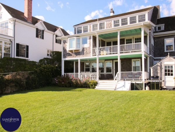 Cape Cod Home 994771