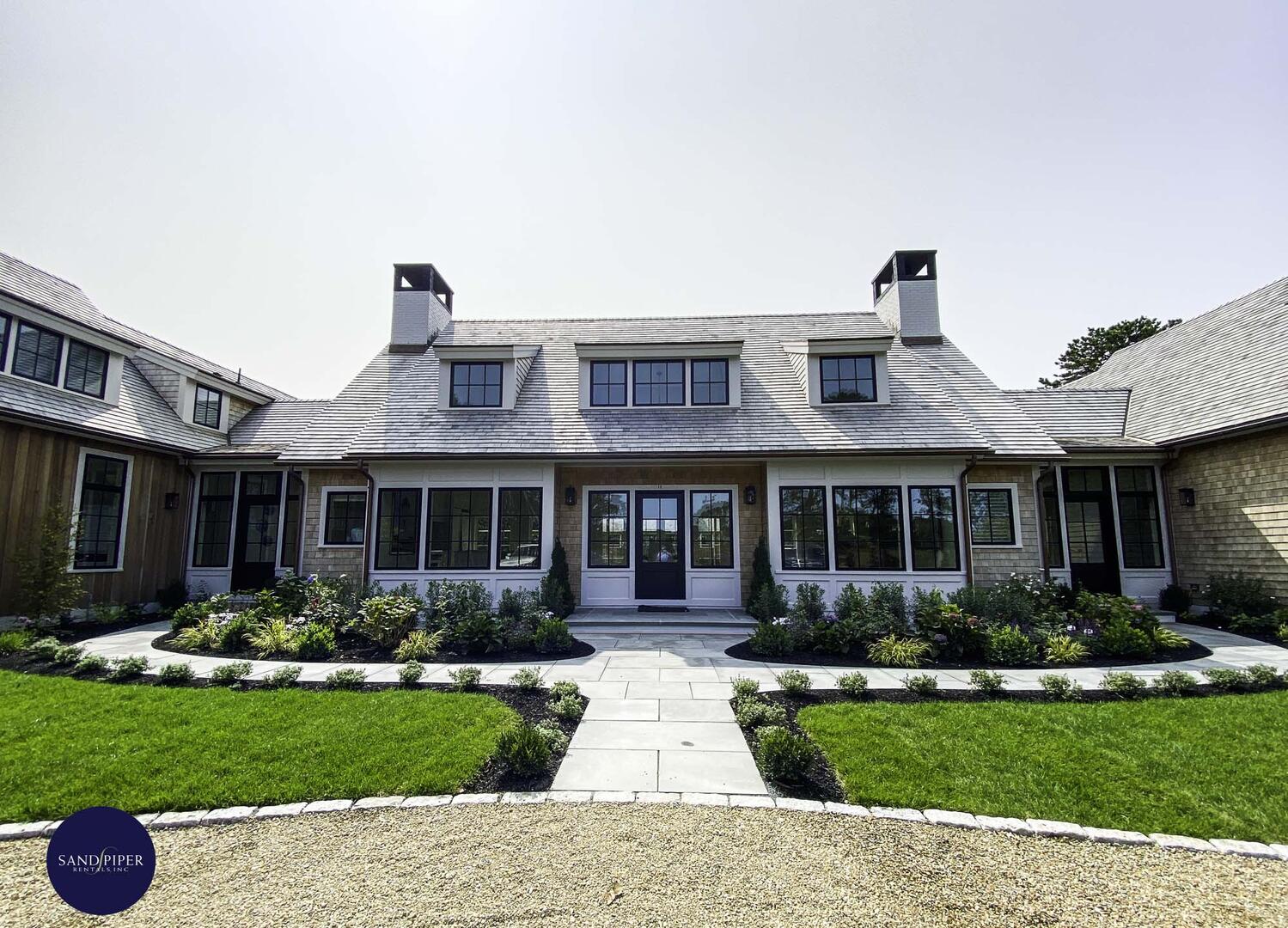 Cape Cod Home 994772