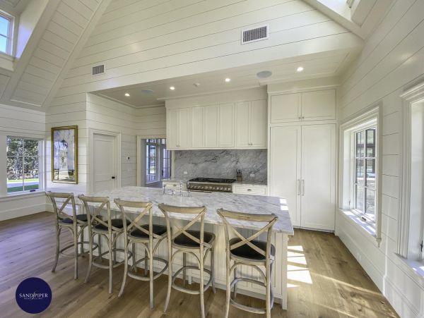 Cape Cod Home 994772