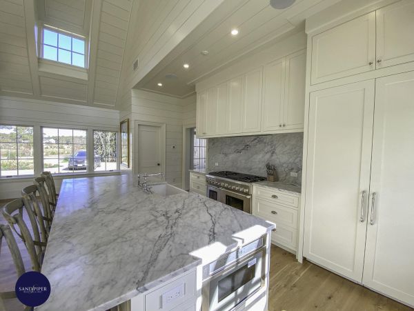 Cape Cod Home 994772