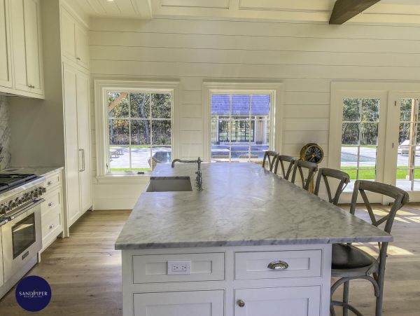 Cape Cod Home 994772