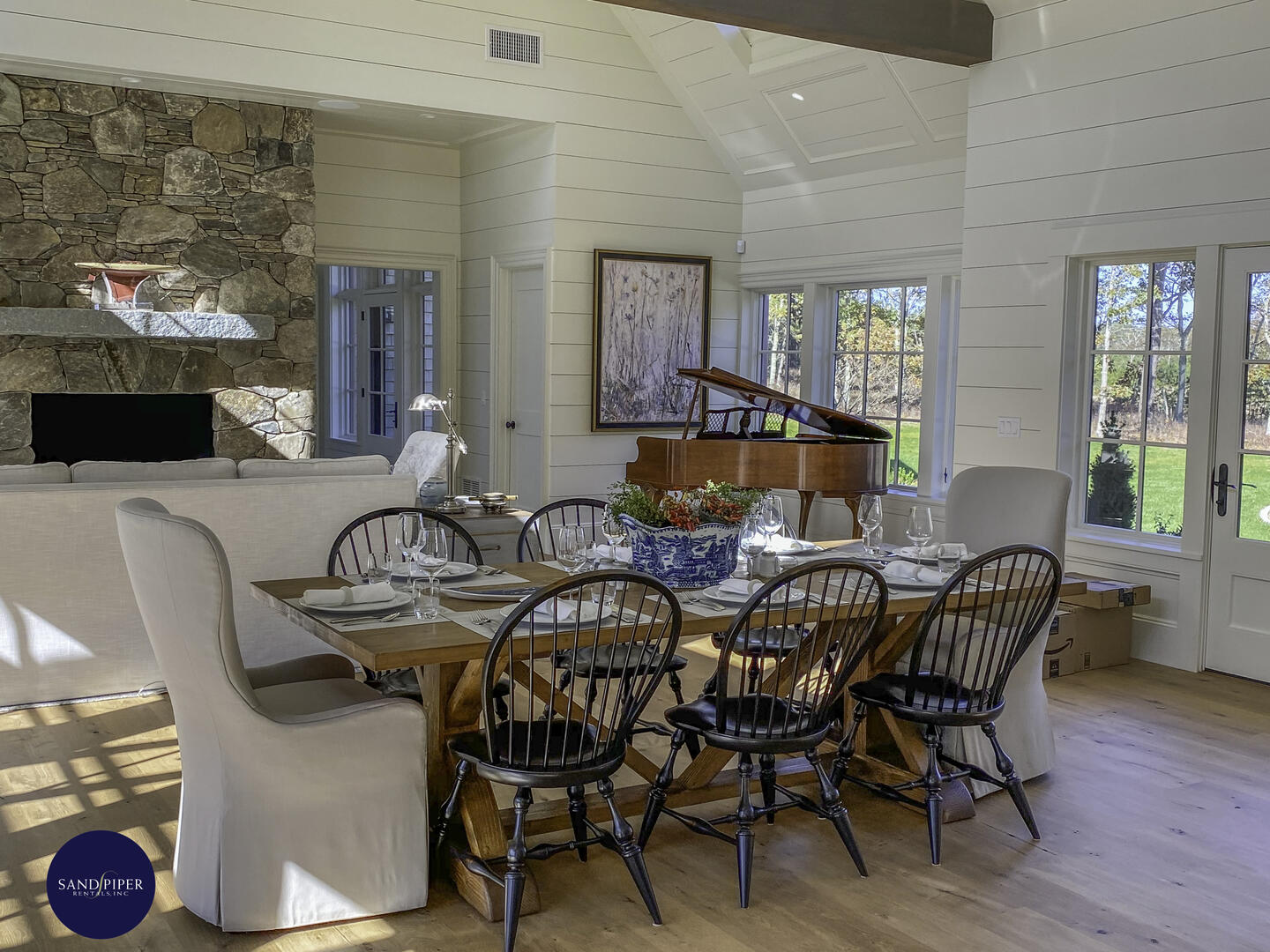 Cape Cod Home 994772