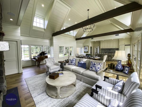 Cape Cod Home 994772