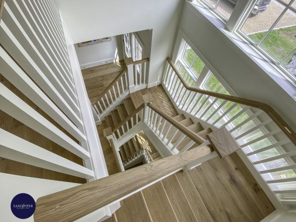 Cape Cod Home 994772
