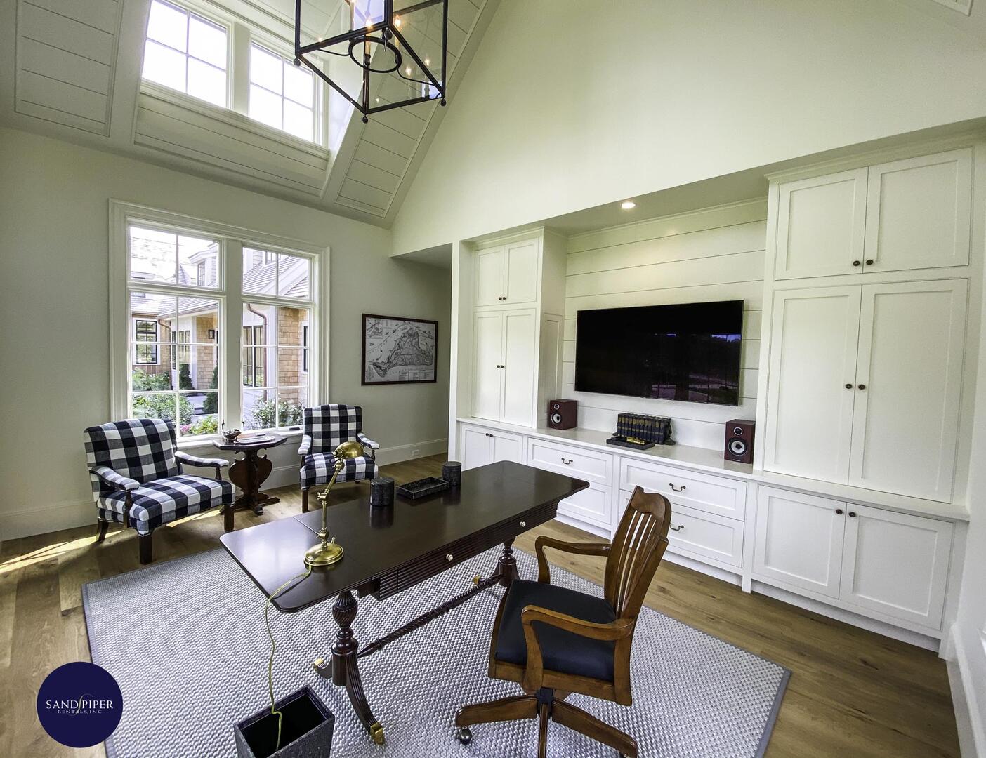 Cape Cod Home 994772