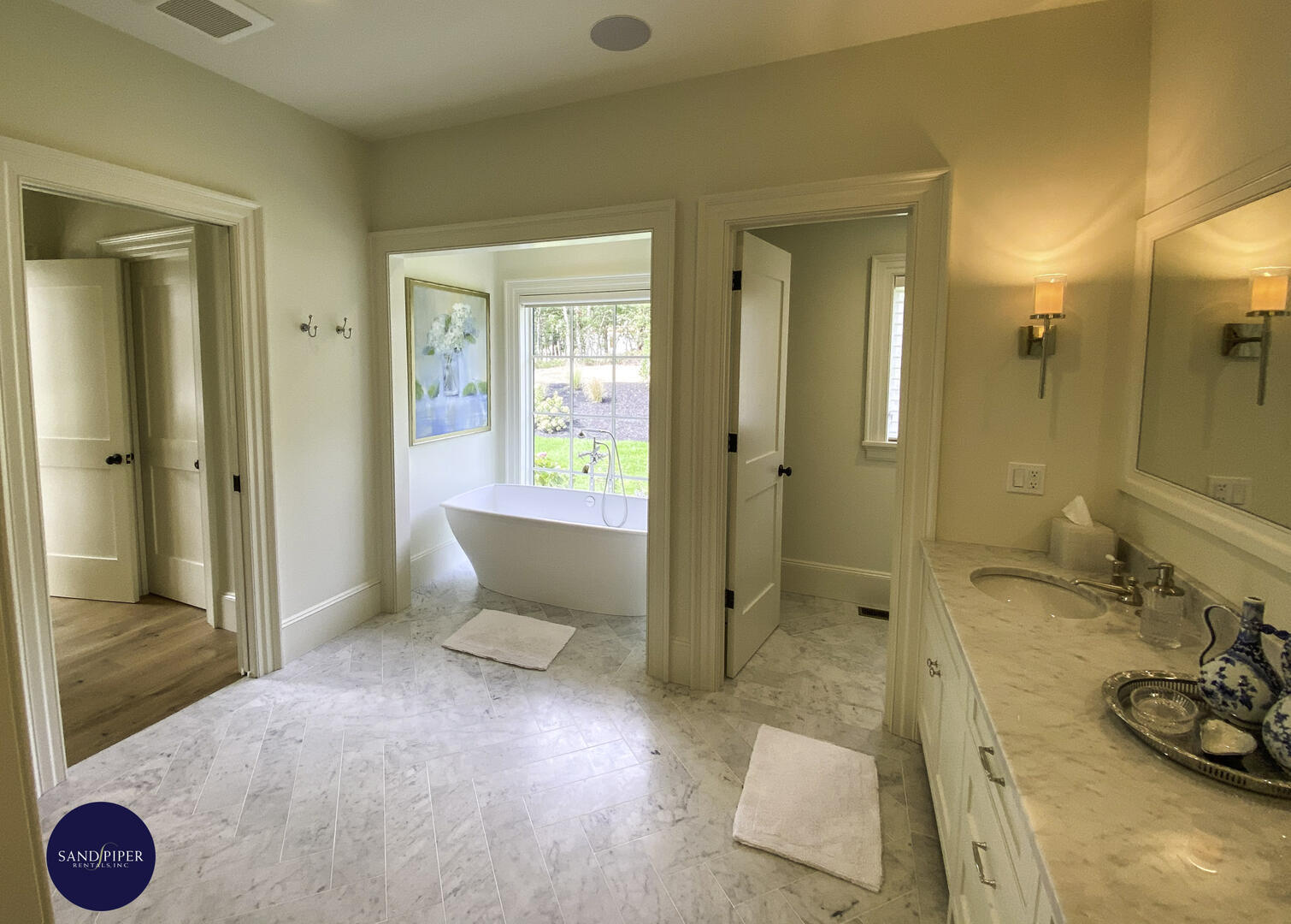 Cape Cod Home 994772