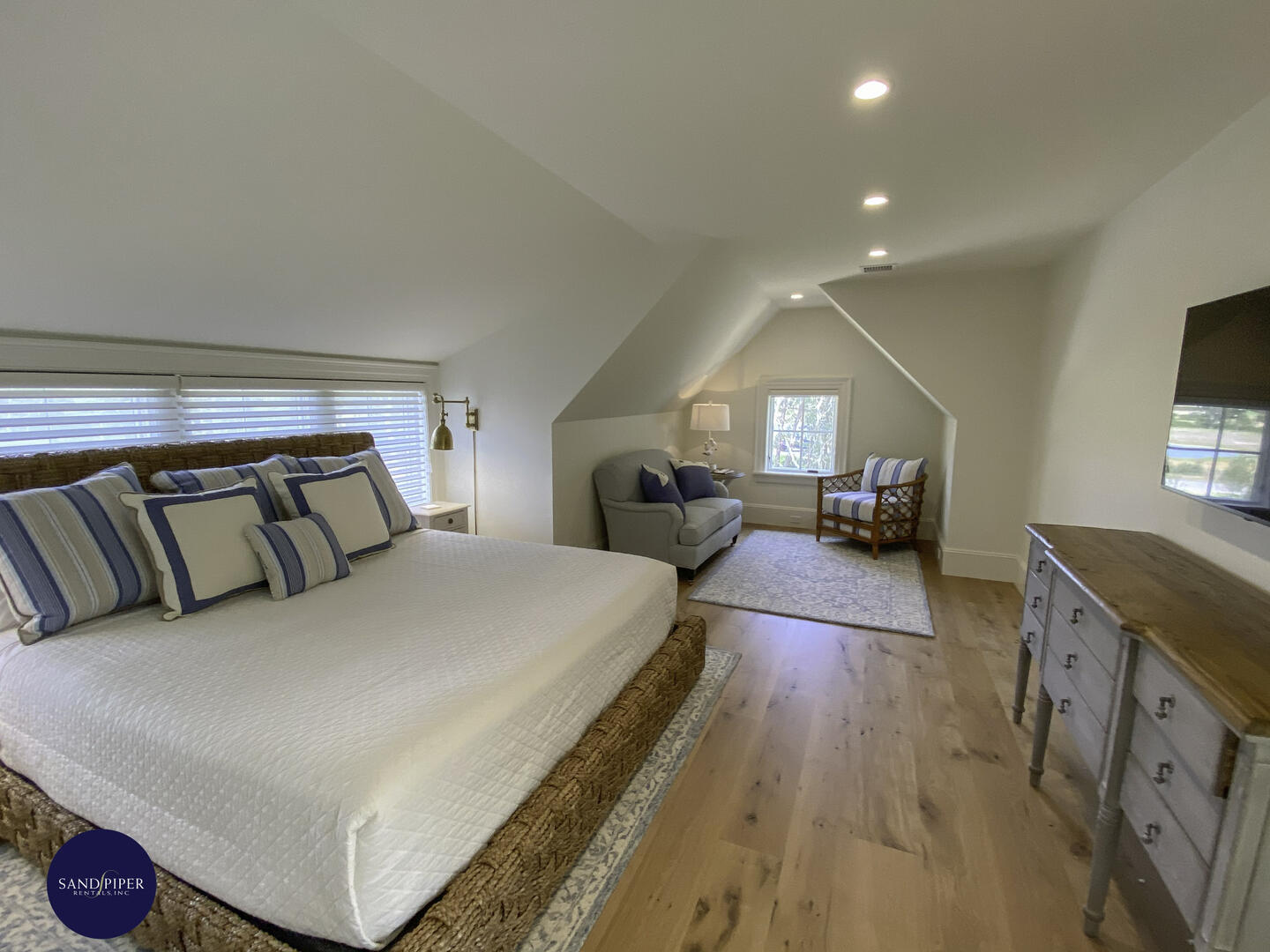 Cape Cod Home 994772