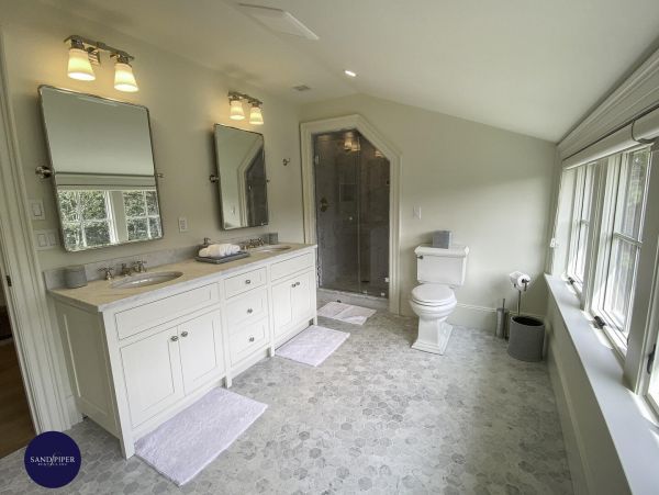 Cape Cod Home 994772