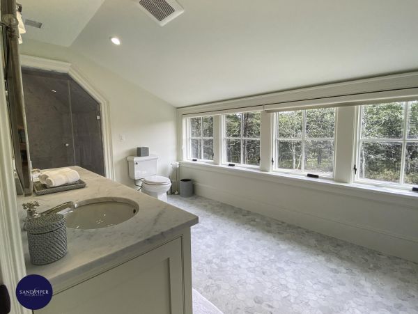 Cape Cod Home 994772