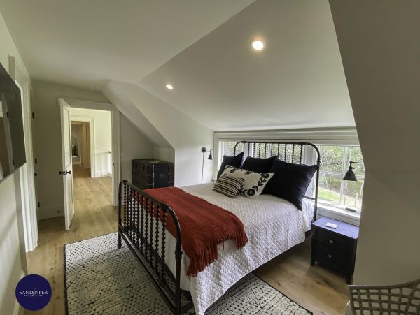 Cape Cod Home 994772