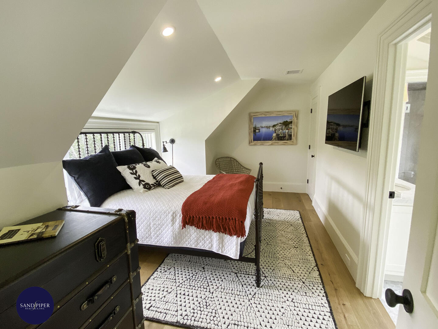 Cape Cod Home 994772