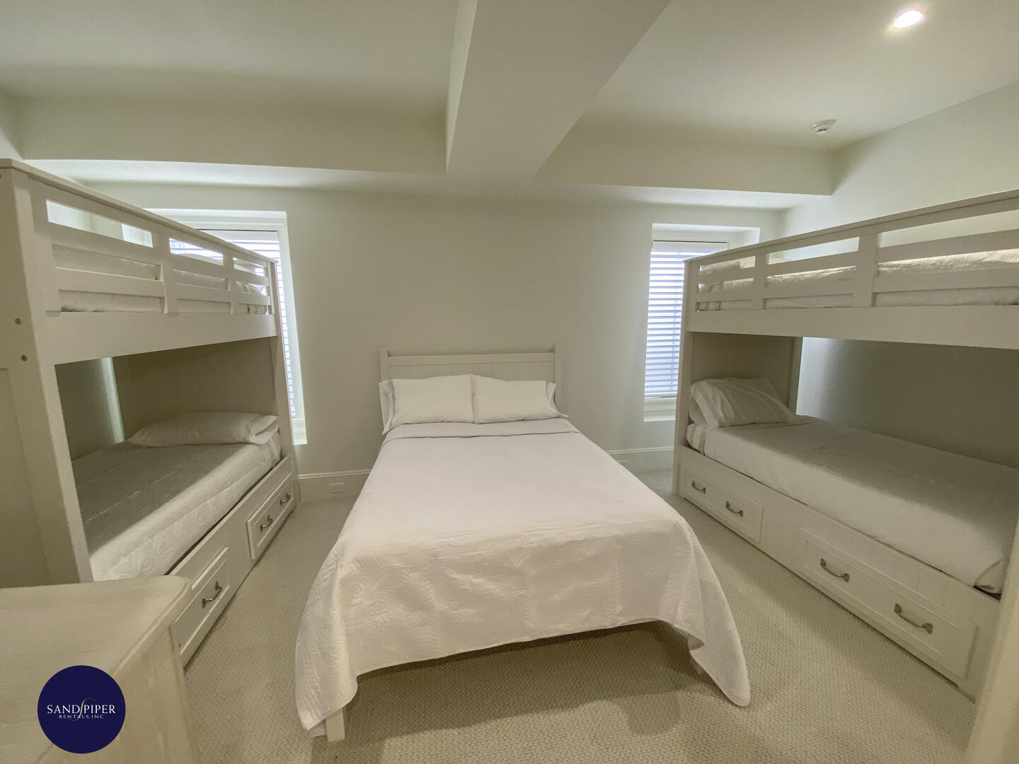 Cape Cod Home 994772