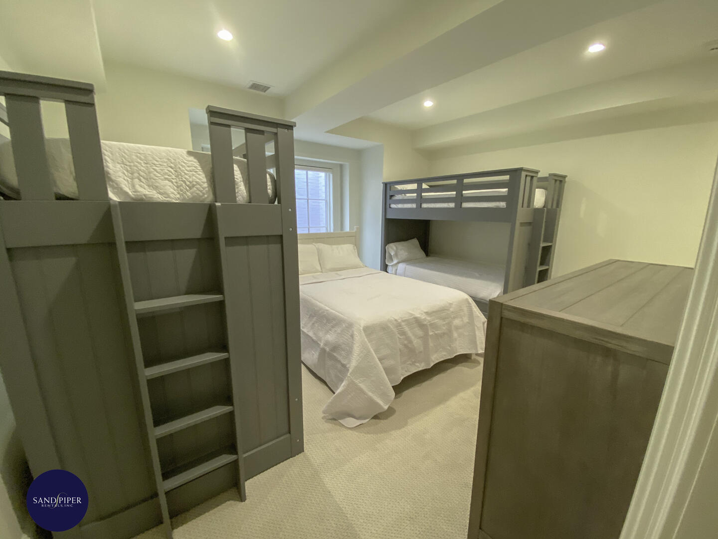 Cape Cod Home 994772