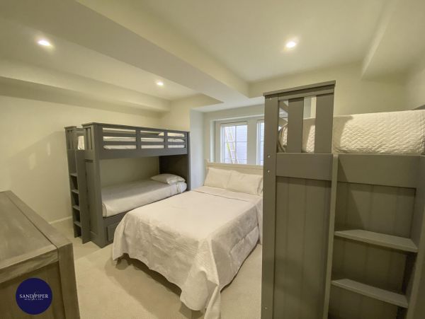 Cape Cod Home 994772