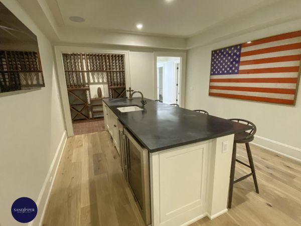Cape Cod Home 994772