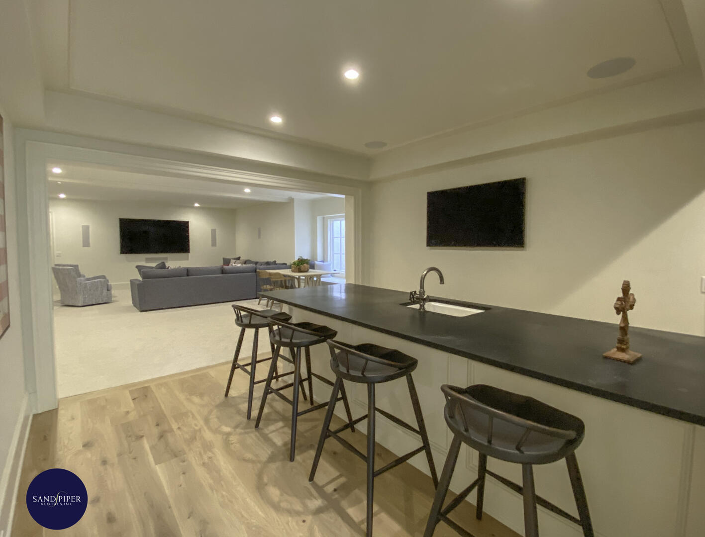 Cape Cod Home 994772