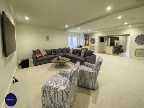 Cape Cod Home 994772