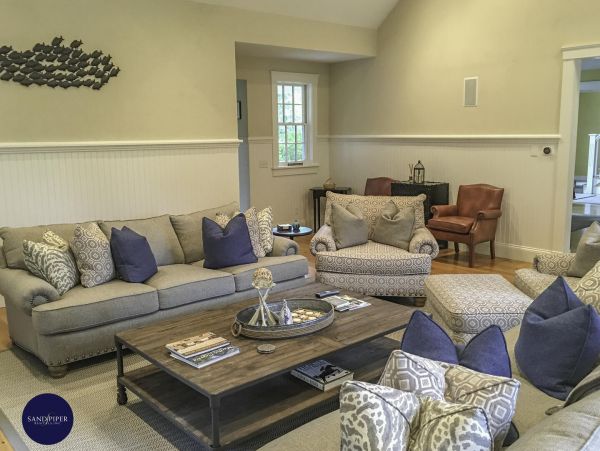 Cape Cod Home 994773