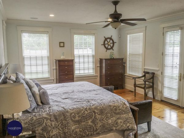 Cape Cod Home 994773