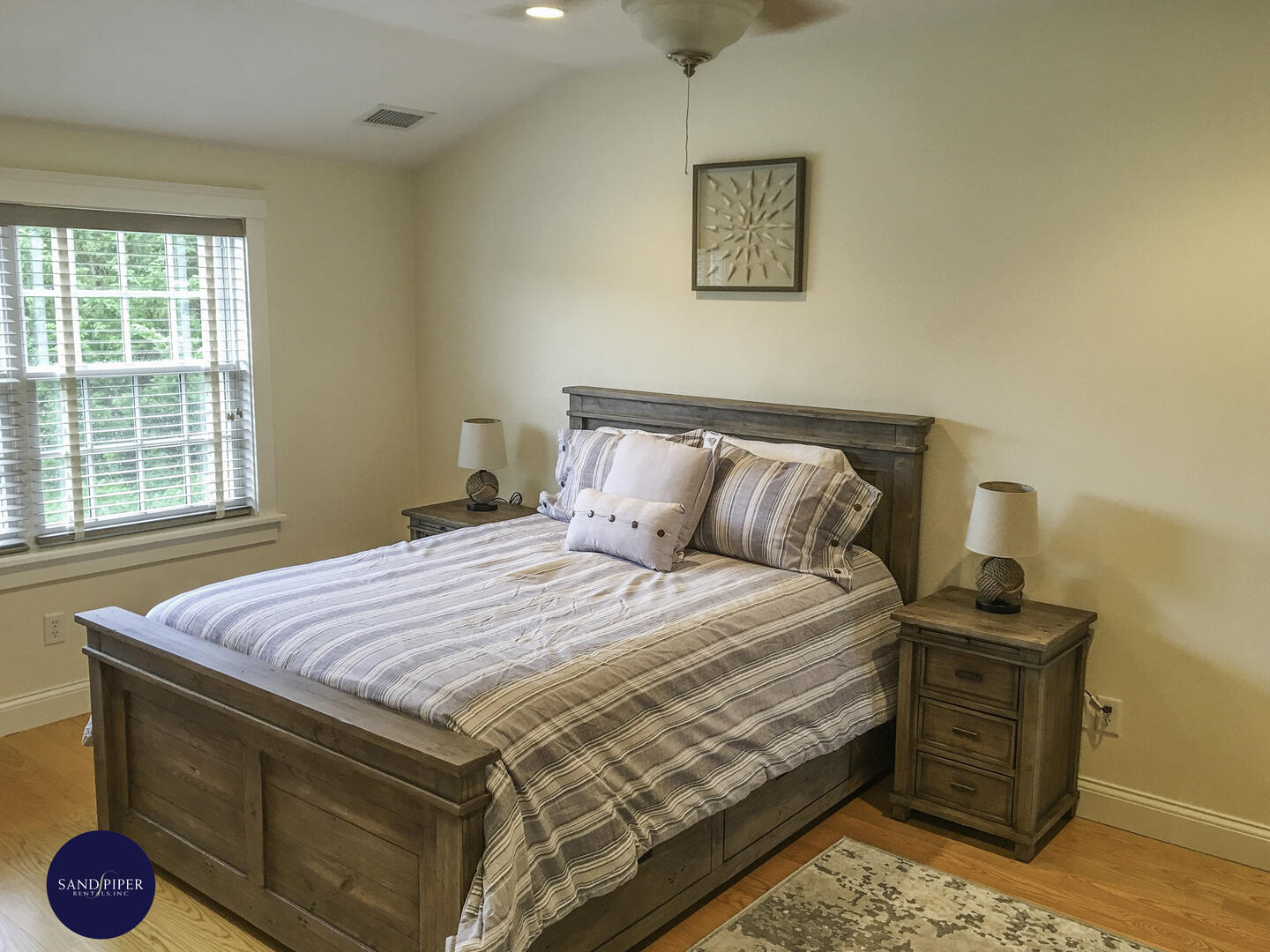 Cape Cod Home 994773