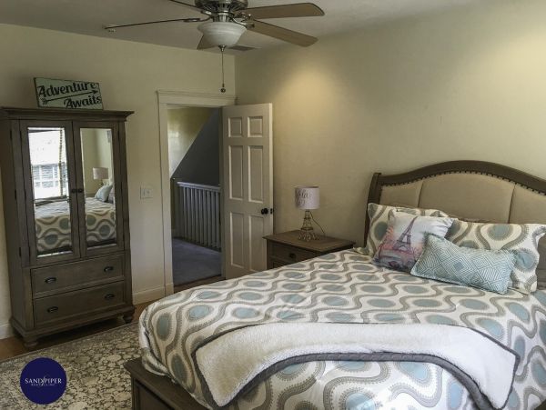 Cape Cod Home 994773