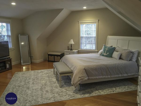 Cape Cod Home 994773