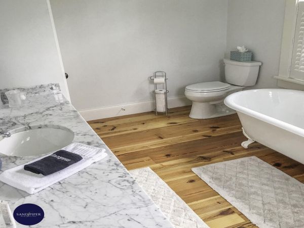 Cape Cod Home 994773