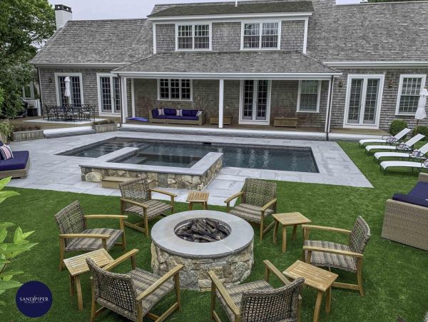 Cape Cod Home 994773
