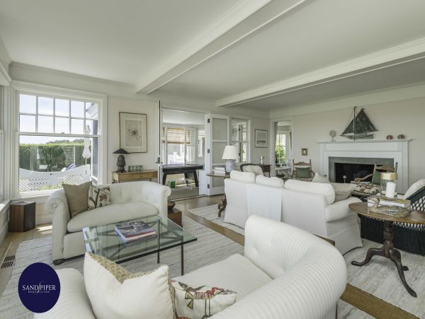 Cape Cod Home 994774