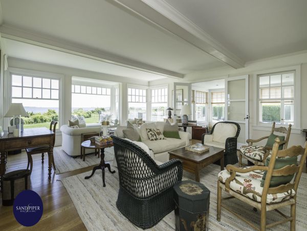 Cape Cod Home 994774