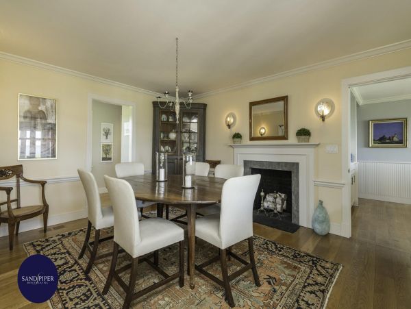 Cape Cod Home 994774