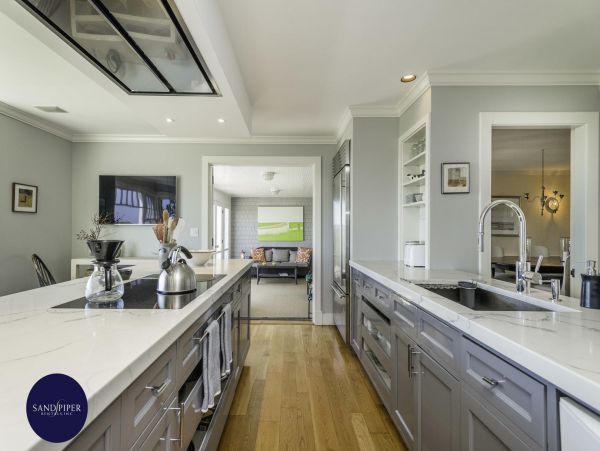 Cape Cod Home 994774