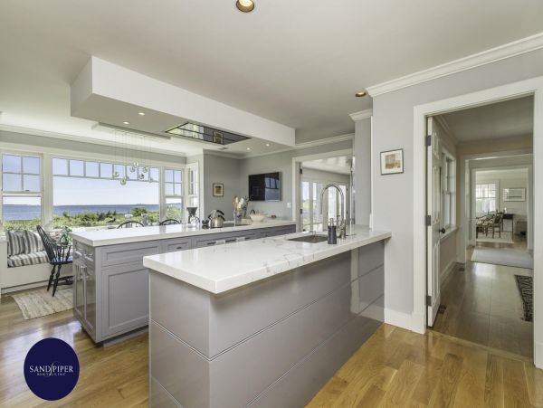 Cape Cod Home 994774