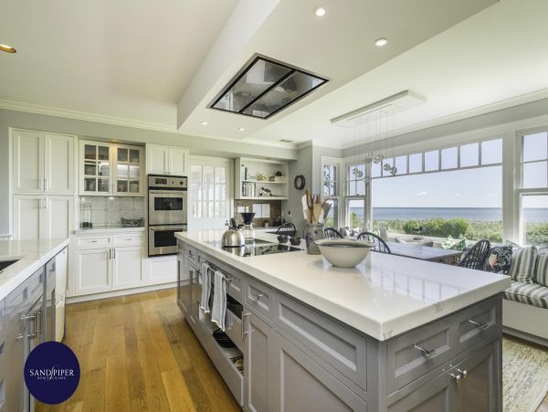 Cape Cod Home 994774