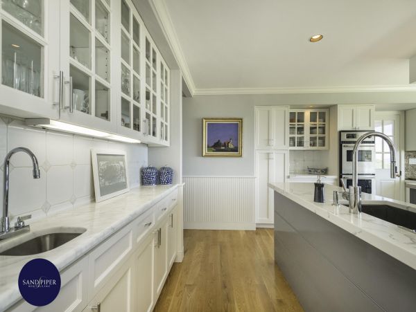 Cape Cod Home 994774