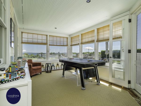 Cape Cod Home 994774