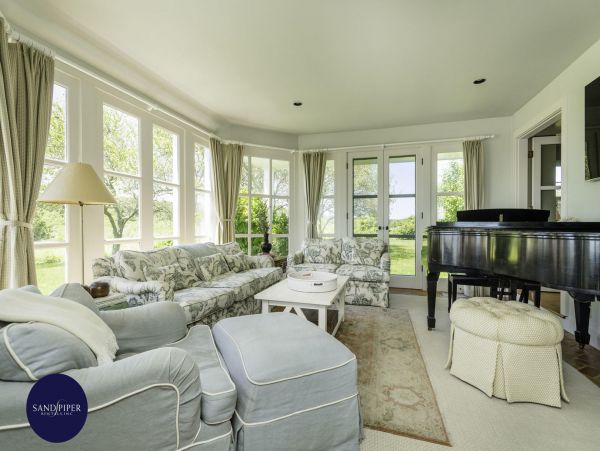 Cape Cod Home 994774
