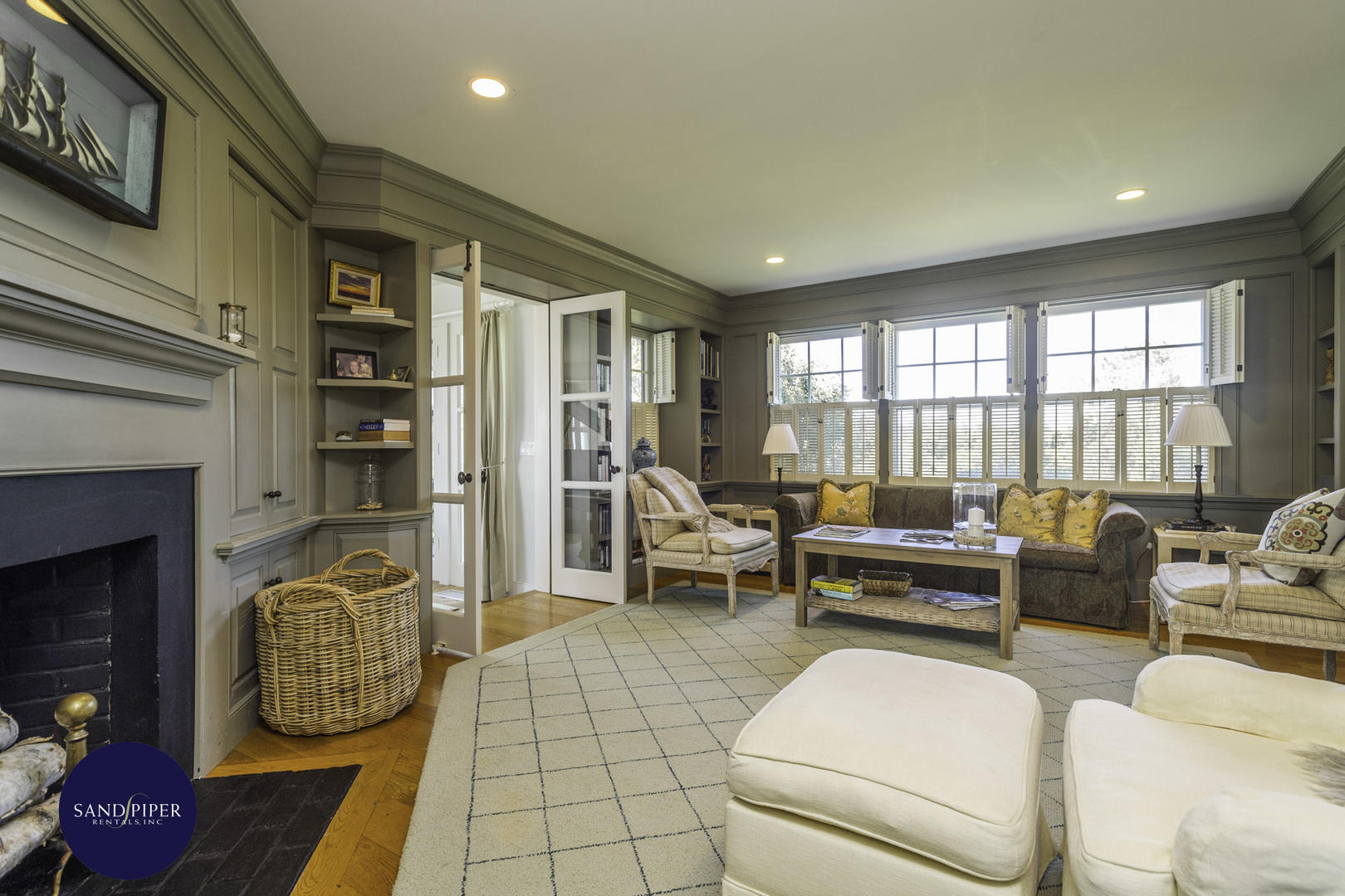Cape Cod Home 994774